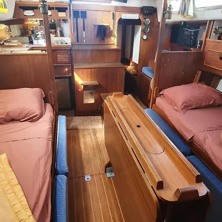 Baladin - Sur Un Voilier By Nuits Au Port