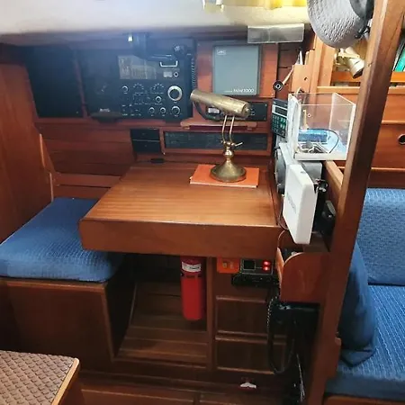 Baladin - Sur Un Voilier By Nuits Au Port Botel *