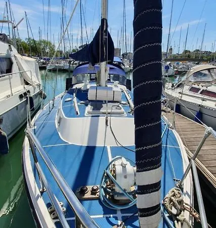 Baladin - Sur Un Voilier By Nuits Au Port Botel La Rochelle (Charente-Maritime)