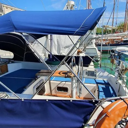 Botel Baladin - Sur Un Voilier By Nuits Au Port