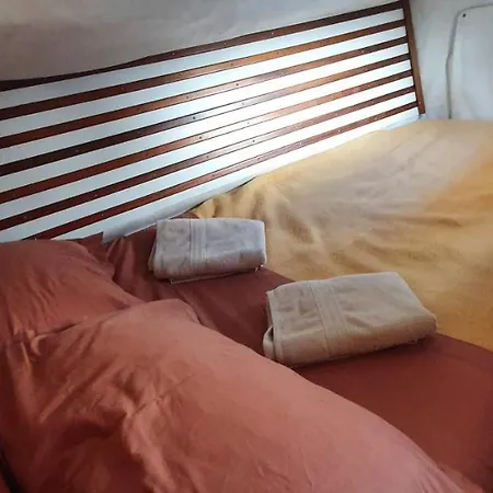 Baladin - Sur Un Voilier By Nuits Au Port * לה רושל