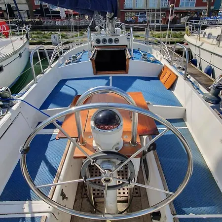 Baladin - Sur Un Voilier By Nuits Au Port La Rochelle (Charente-Maritime)