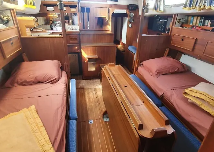 Baladin - Sur Un Voilier By Nuits Au Port