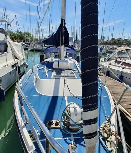 Baladin - Sur Un Voilier By Nuits Au Port Botel La Rochelle (Charente-Maritime)