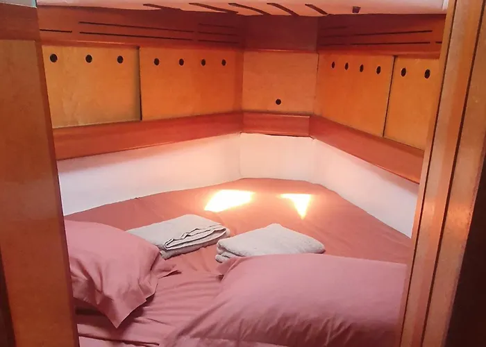 Baladin - Sur Un Voilier By Nuits Au Port Botel