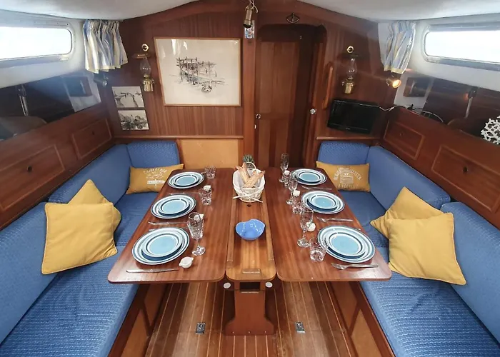 Baladin - Sur Un Voilier By Nuits Au Port La Rochelle (Charente-Maritime)