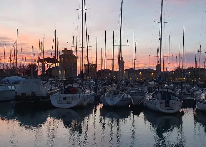 Baladin - Sur Un Voilier By Nuits Au Port La Rochelle (Charente-Maritime)