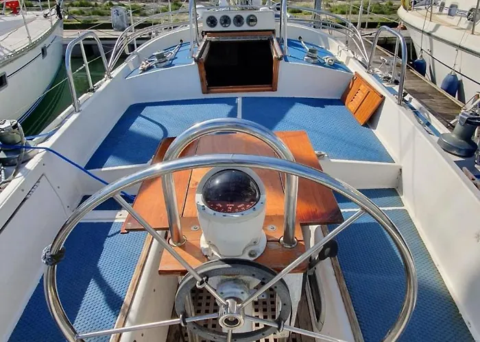 Baladin - Sur Un Voilier By Nuits Au Port La Rochelle (Charente-Maritime)